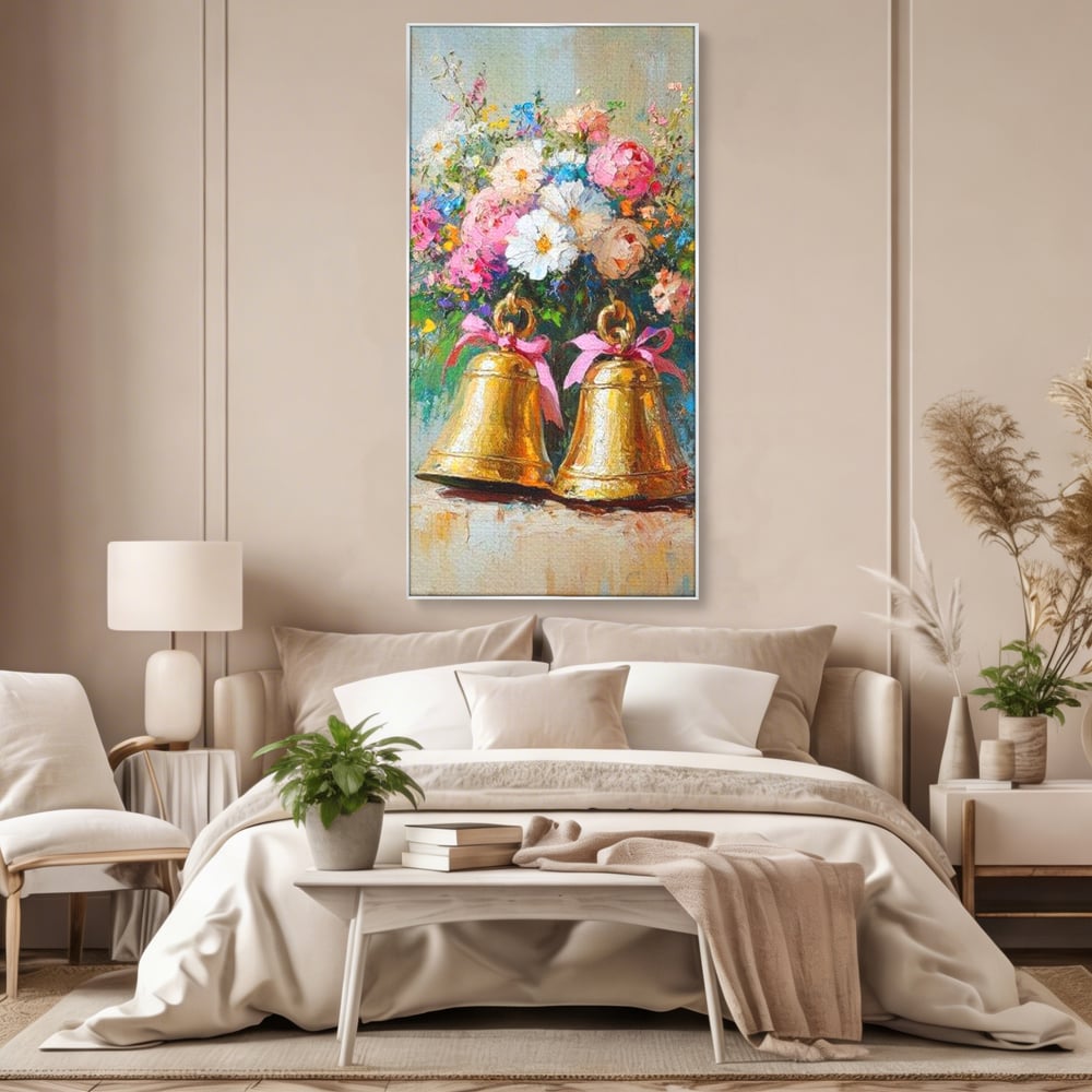 Tablou canvas cu pictura cu clopotei aurii si bujori, in rama de aluminiu argintiu, pe perete intr-un dormitor